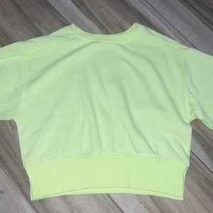 Socialite girls lime green cropped crew neck, size Medium
